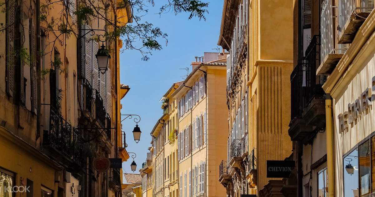AixenProvence Historical and Gourmet Walking Tour from Avignon or Aix